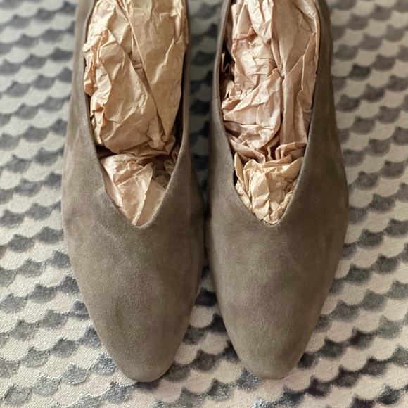 H&M taupe suede flats - Picture 10 of 10
